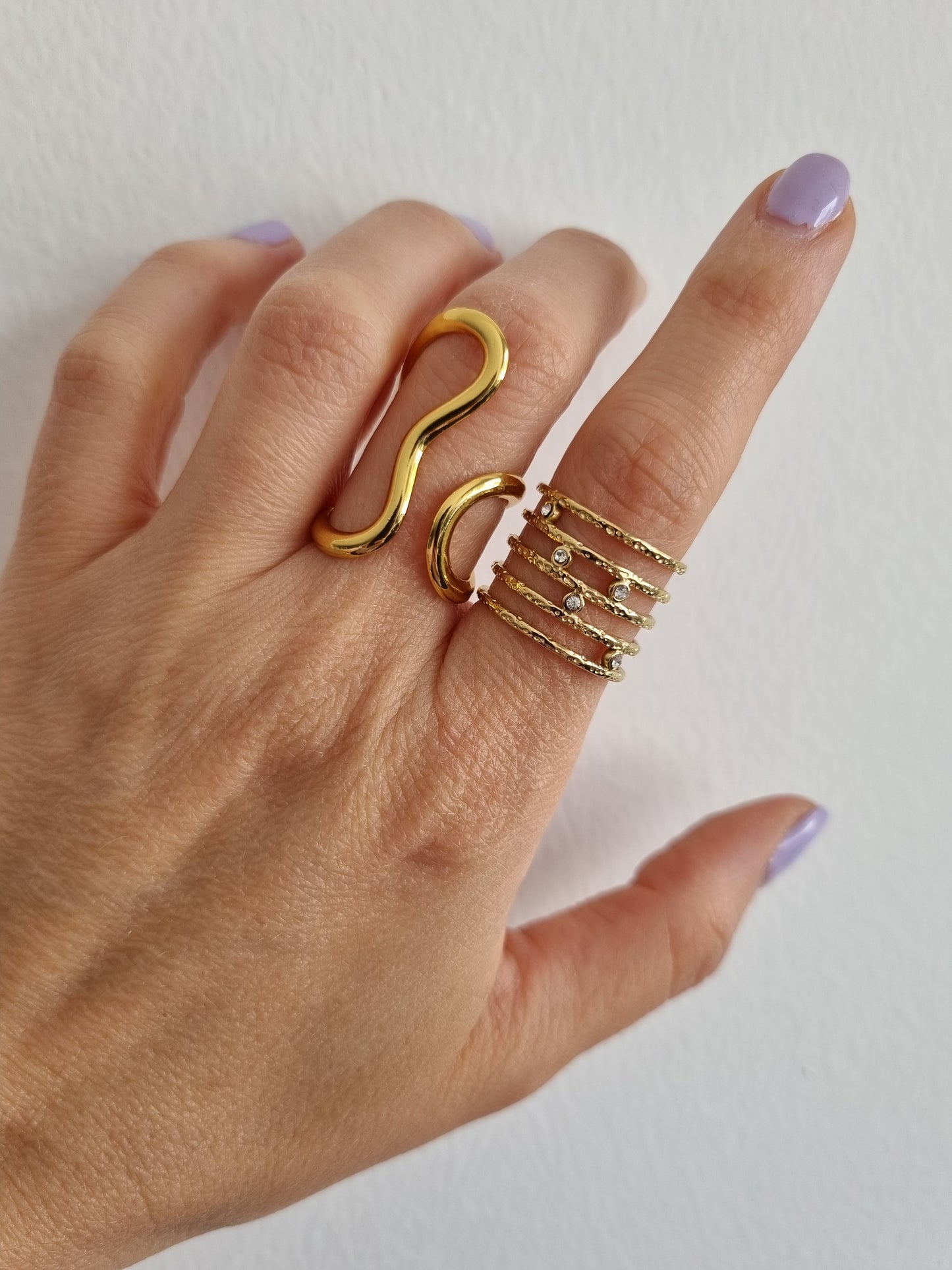 Steel ring with crystals