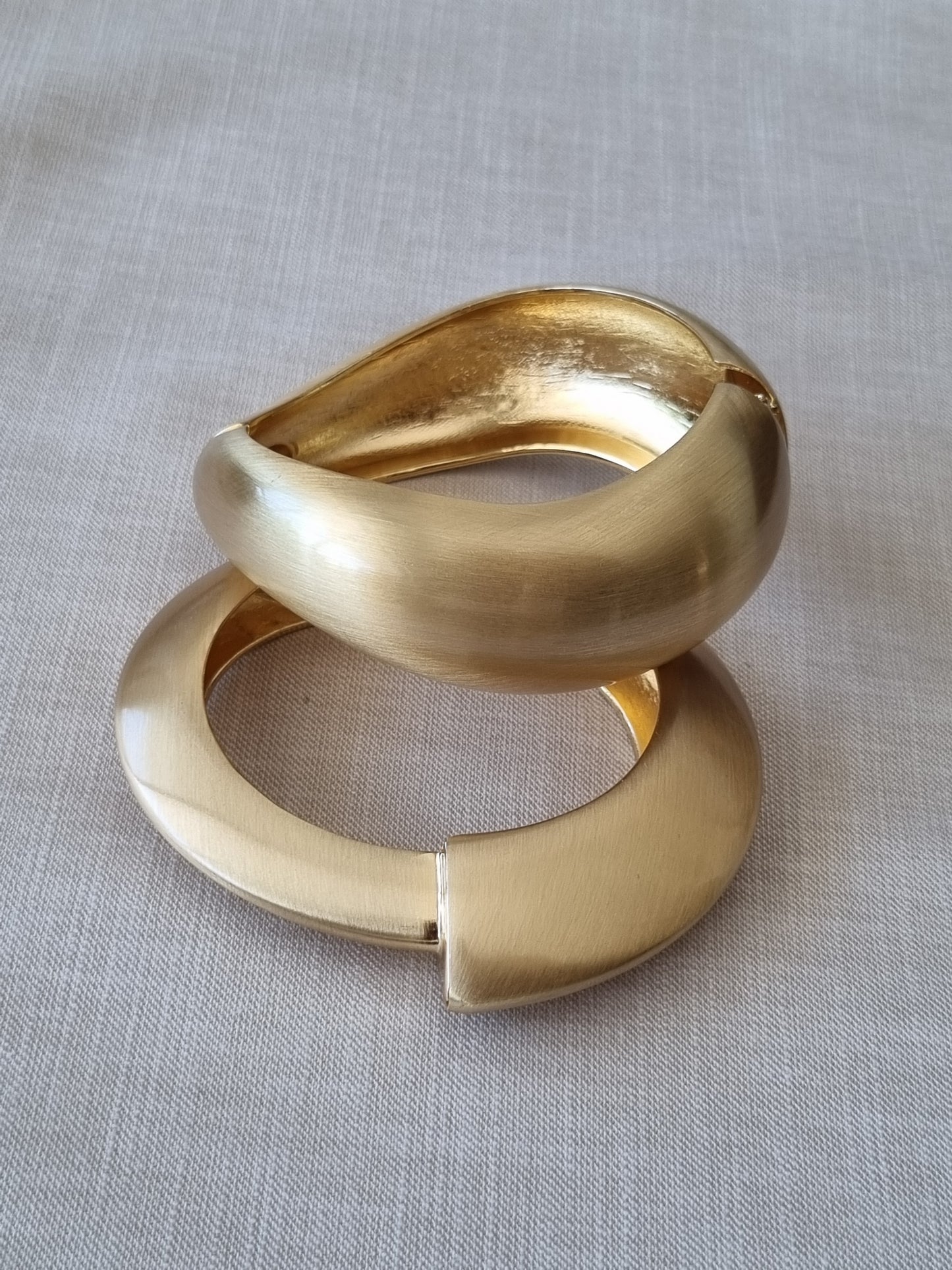 2pcs metal bangles