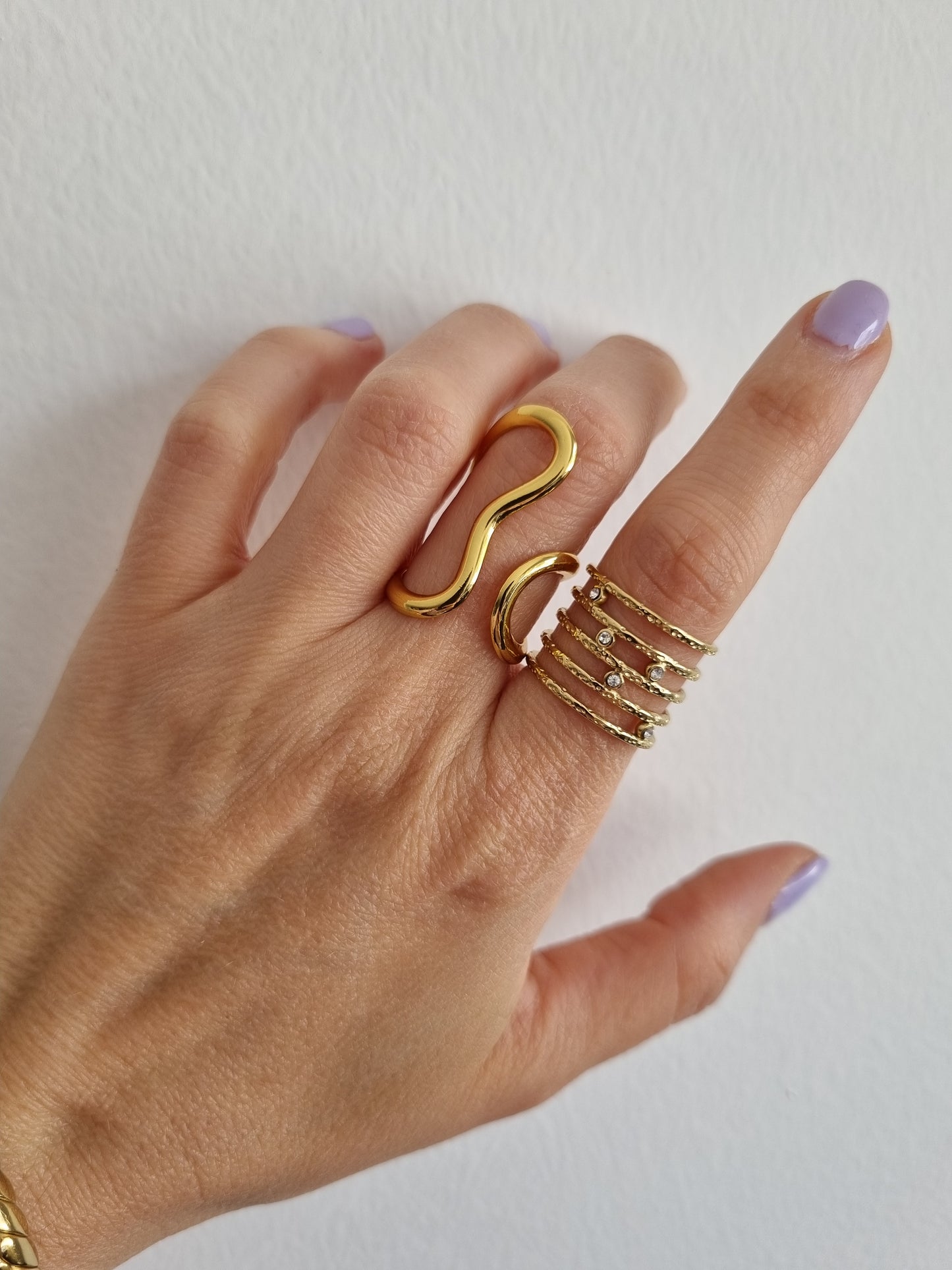 Steel ring with crystals