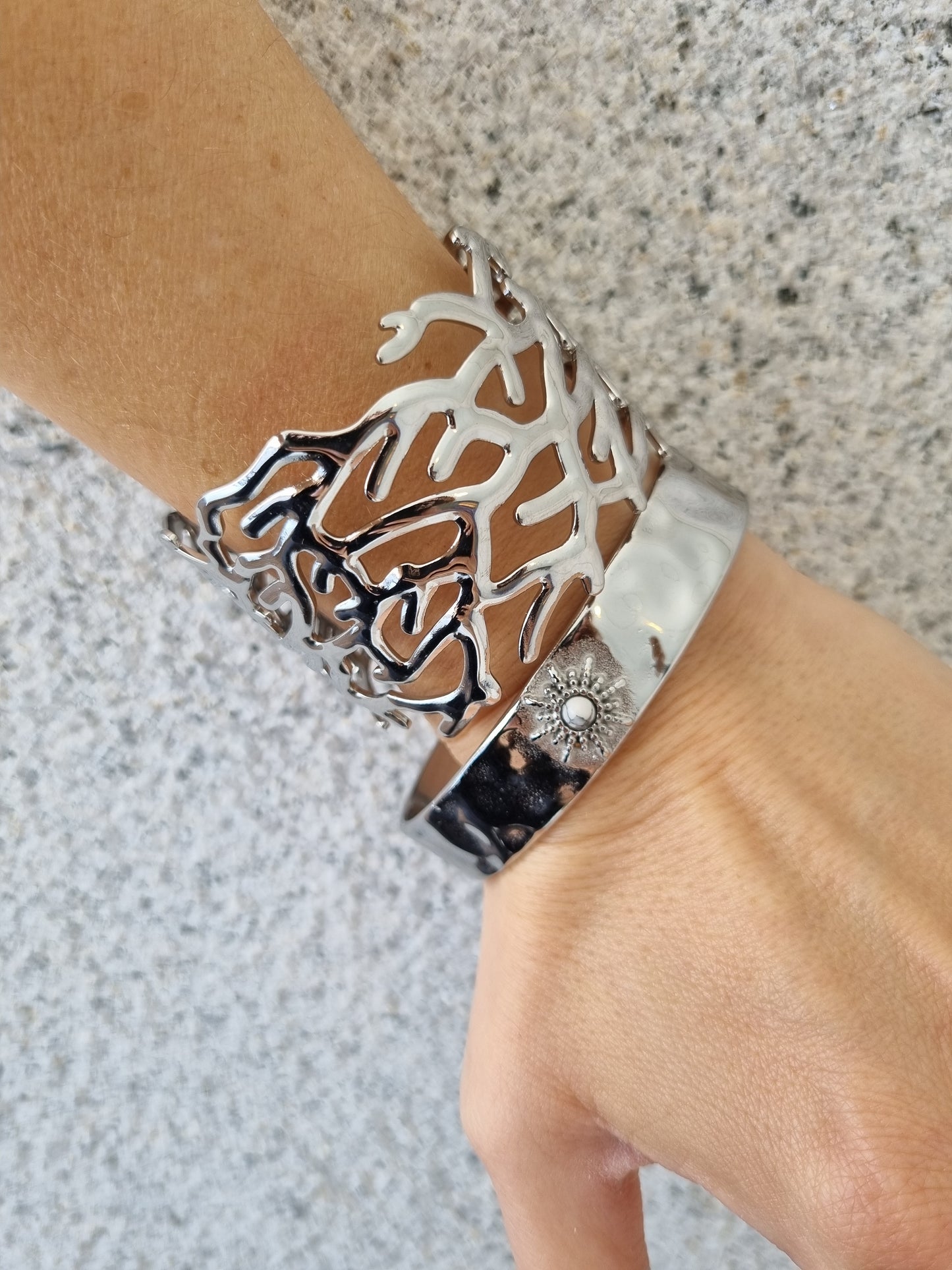 Steel cuff with sun
