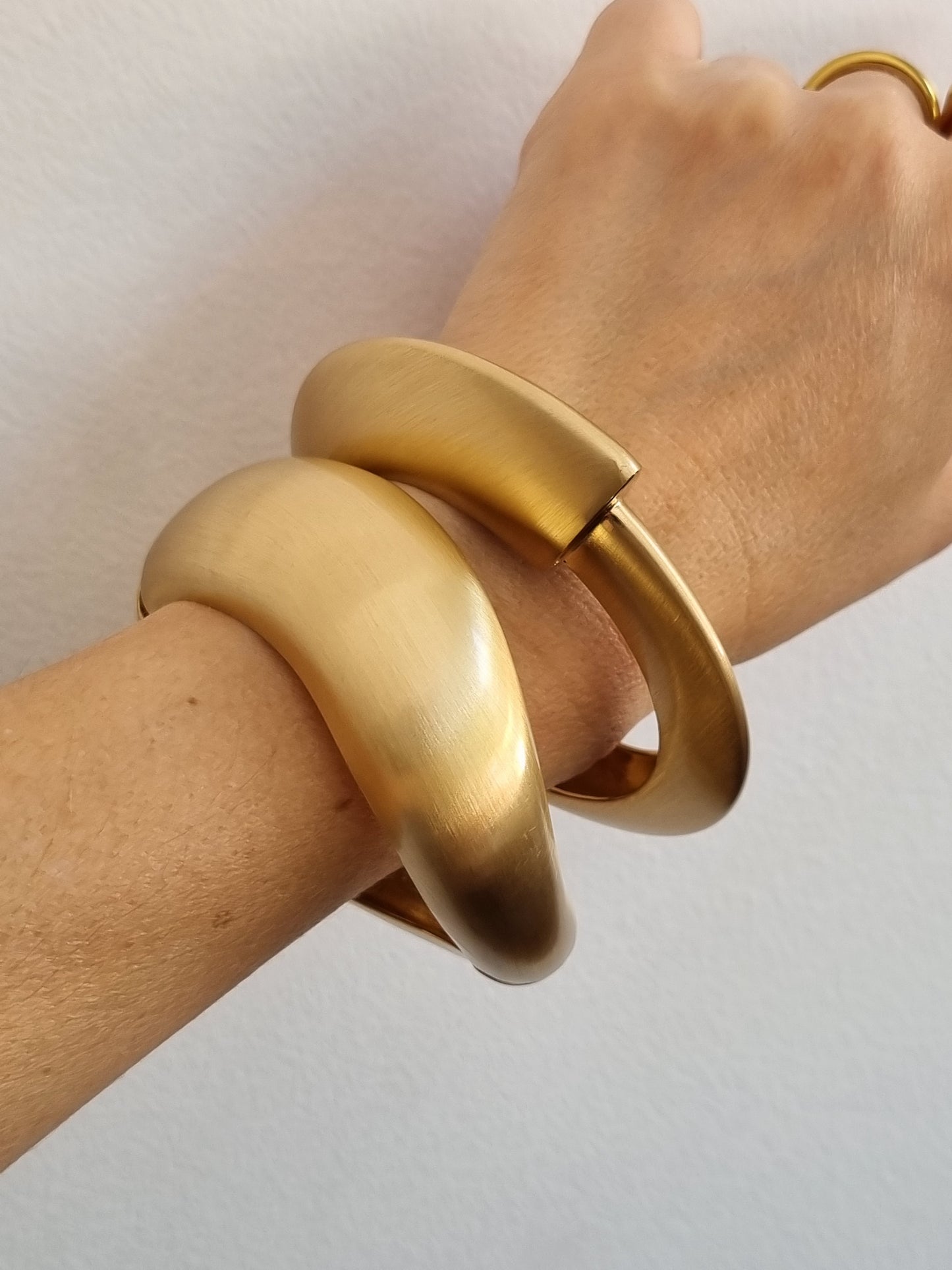 2pcs metal bangles